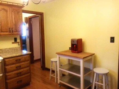 Kitchen. Eating area can be against wall, or circu