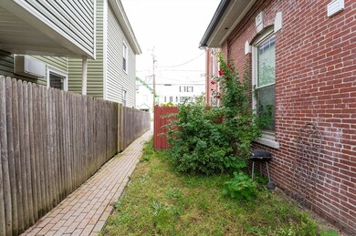 27 4th St, Lowell, MA 01850 - photo 3