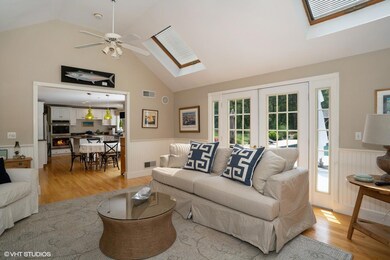 06_85JilliannsWay_91_KitchenLivingRoom_M