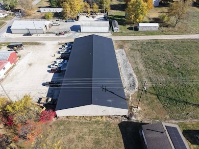 625 N Madison St, Pittsfield, IL 62363 - photo 2