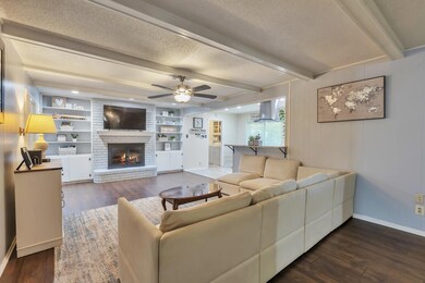 913 Circle Ln, Bedford, TX 76022 - photo 4