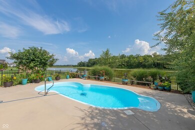 2201 Creek Bank Dr, Columbus, IN 47201 - photo 6