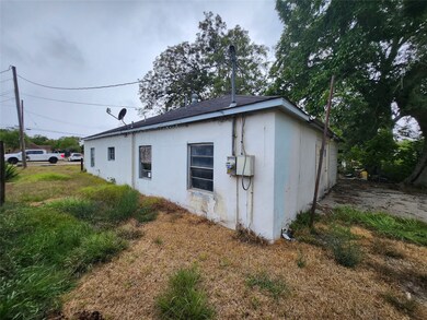 1805 Avenue C, Bay City, TX 77414 - photo 3