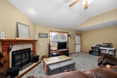 413 W Chestnut Rd-25