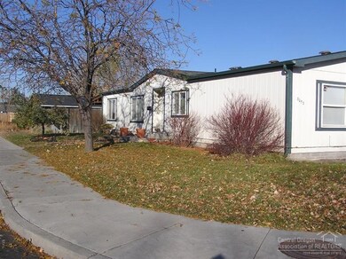 3053 SW Pumice Place, Redmond, OR 97756 - photo 2