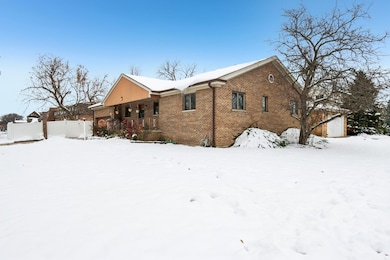 2300 Bellaire Ct, Des Plaines, IL 60016 - photo 2