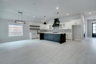 925 Tesslynn Ave, Godley, TX 76044 - photo 3