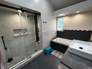 26 Canterbury Rd, Woodbury, NY 11797 - photo 7