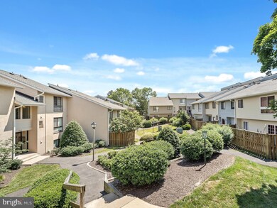 8722 Village Square Dr unit 8722, Alexandria, VA 22309 - photo 2