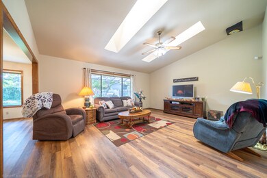 1744 Soda Springs Cir-13