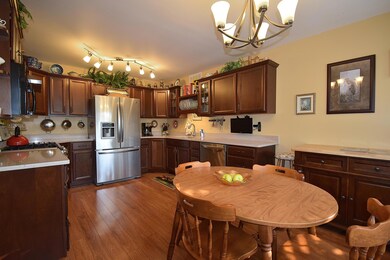Eat-in Kitchen