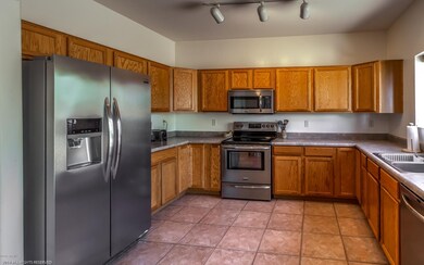 03 Kitchen Dining Rm-5117-2 bal