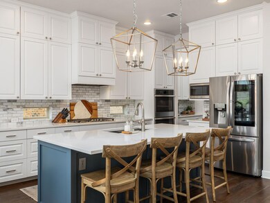 Kitchen with appliances with stainless steel fini