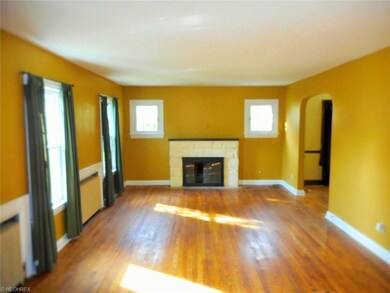 Open living space / foyer with fireplace complete 