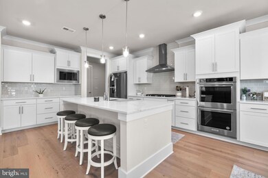 21708 Woodfield Rd, Gaithersburg, MD 20882 - photo 3