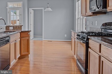 2432 Five Fathom Cir, Woodbridge, VA 22191 - photo 7