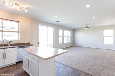 Kitchen / Dining Area