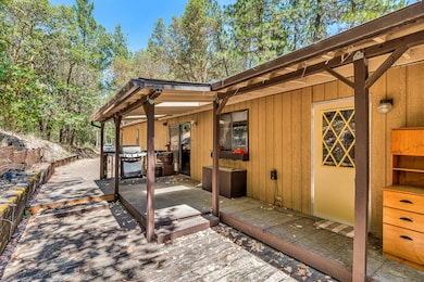 363 Kitty Dr, Eagle Point, OR 97524 - photo 2