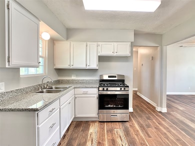 10106 Woodwick St, Houston, TX 77016 - photo 5