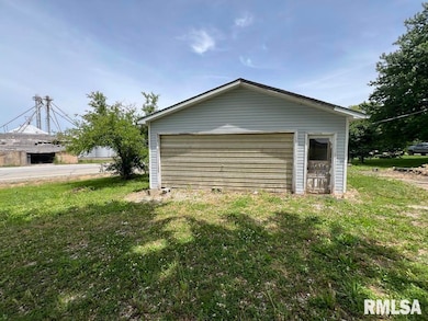 102 & 104 W 1st St, Table Grove, IL 61482 - photo 5