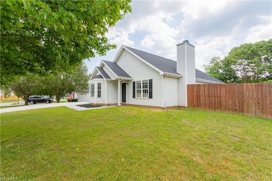 3592 Bent Trace Dr, High Point, NC 27265 - photo 3