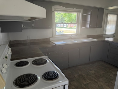 126 N 8th St, Hennepin, IL 61327 - photo 3