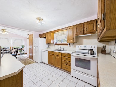 985 Cedar Swamp Rd, Warwick, RI 02889 - photo 5