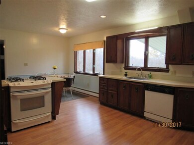Big, open kitchen with large eat-in area. Nice nat