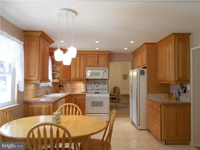 129 Roberts Dr, Somerdale, NJ 08083 - photo 3