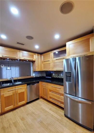 Gorgeous !Fully Remodeled Kitchen