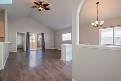 571 Mountain View Dr, Central Point, OR 97502 - photo 4