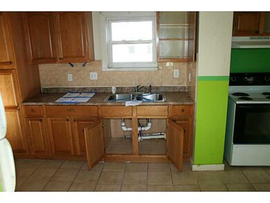 23 Chestnut St, Woonsocket, RI 02895 - photo 5