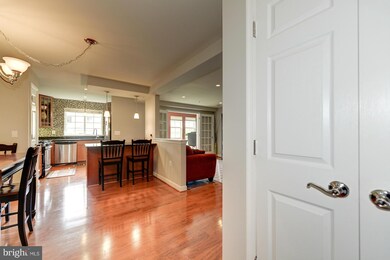 4081 S Four Mile Run Dr unit 303, Arlington, VA 22204 - photo 3