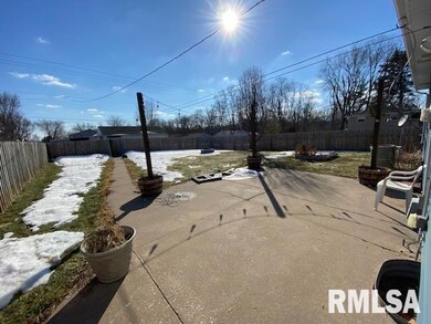 2517 W 13th St, Davenport, IA 52804 - photo 5