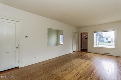006-Living_Room-1359452-mls