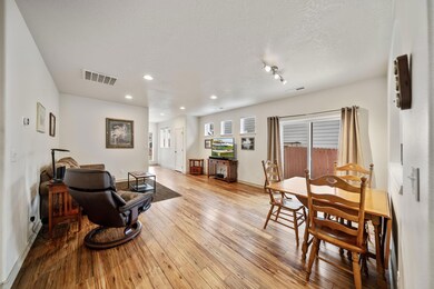 5-web-or-mls-62856 NE Nolan St (22 of 44