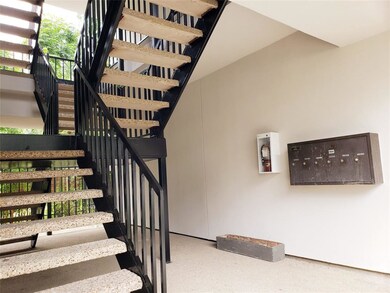 2002 N Fitzhugh Ave unit 5, Dallas, TX 75204 - photo 3