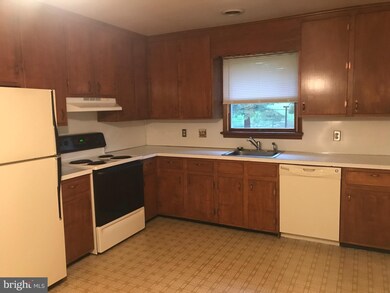 1529 Crest View Ave, Hagerstown, MD 21740 - photo 7