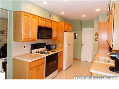 411 Willow Rd E unit 2, Staten Island, NY 10314 - photo 5