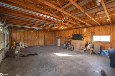 606 E 11th St, Vinton, IA 52349 - photo 5