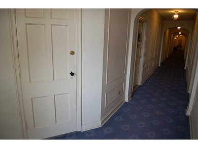 Entry/Foyer.