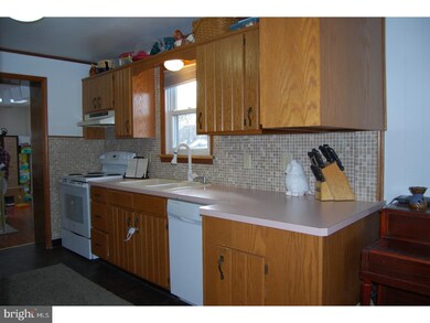 612 Emerson Ave, Reading, PA 19605 - photo 5