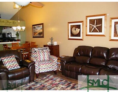 Den/Family/Great Room. Vaulted Ceilings in Family 