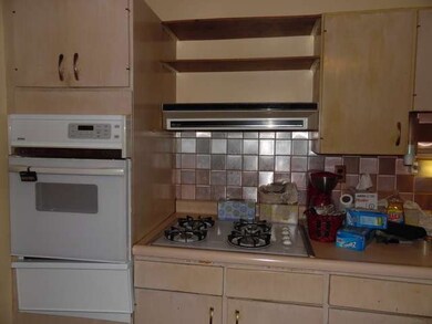 111 Siesta Rd, Carpentersville, IL 60110 - photo 6