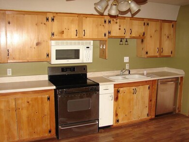 204 W 8th St, Hugoton, KS 67951 - photo 4