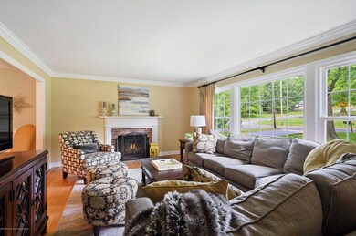 02_271DwightRd_165_LivingRoom_HiRes
