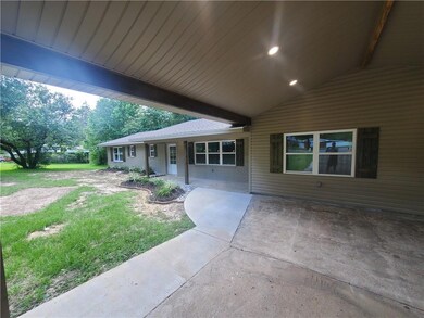 208 Holiday Cir, Pineville, LA 71360 - photo 2