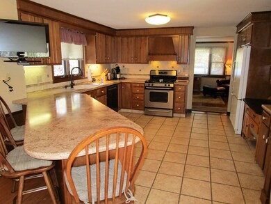 1209 Amostown Rd, West Springfield, MA 01089 - photo 3