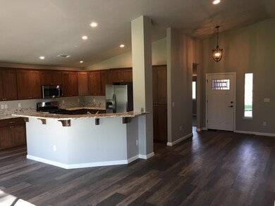 1611 Mistletoe Ln, Redding, CA 96002 - photo 5