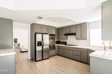 23205 Runnymede_MLS-25